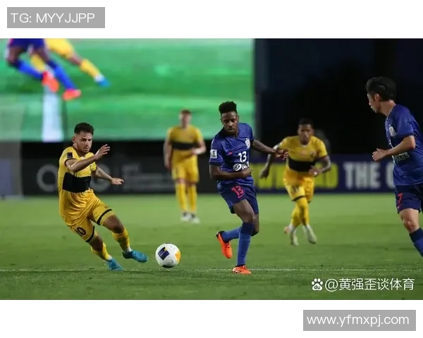 绿茵场上飞脚腾空展现球星力量与激情瞬间