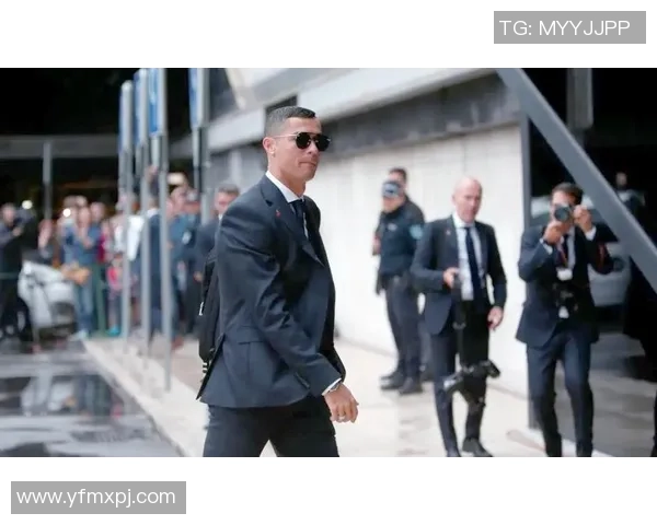 足球明星亲自代言的围脖品牌引领时尚潮流，打破运动与日常穿搭界限